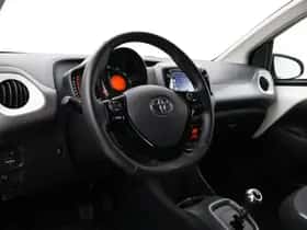 Toyota Aygo (2021) thumbnail 2