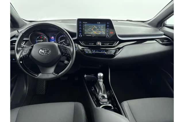 Toyota C-HR (2022) thumbnail 2