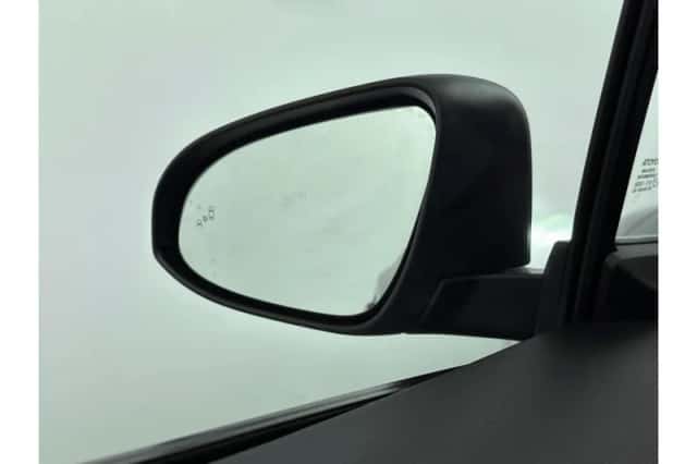 Toyota C-HR (2022) thumbnail 5