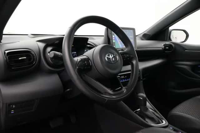 Toyota Yaris (2022) thumbnail 3