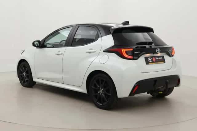 Toyota Yaris (2022) thumbnail 5