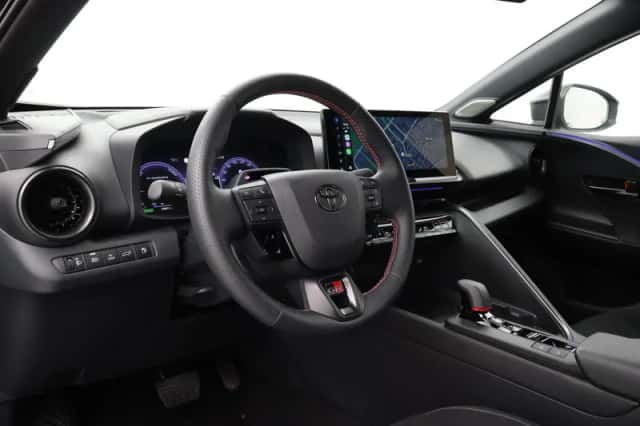 Toyota C-HR (2026) thumbnail 2