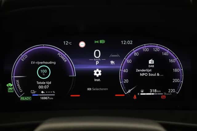 Toyota C-HR (2026) thumbnail 3