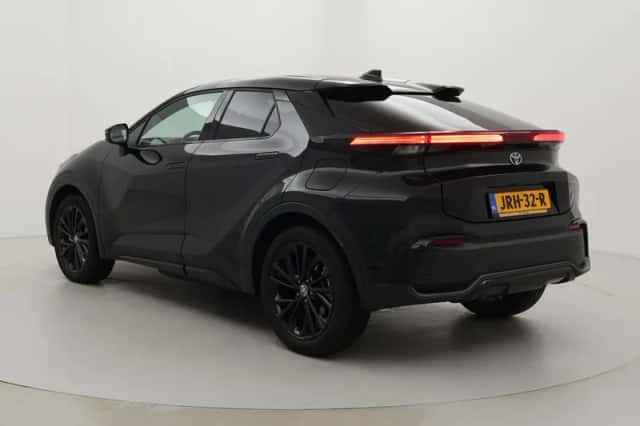 Toyota C-HR (2026) thumbnail 4