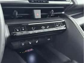 Toyota C-HR (2025) thumbnail 7