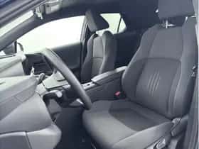 Toyota C-HR (2025) thumbnail 9