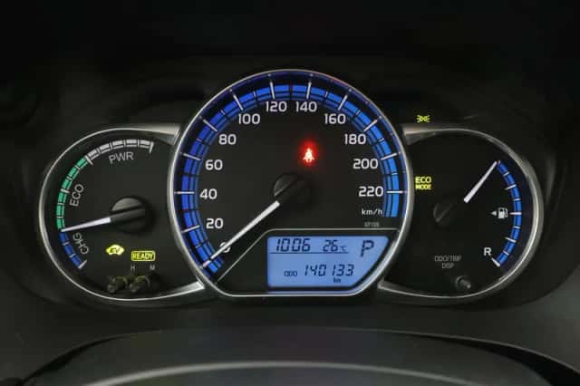 Toyota Yaris (2015) thumbnail 3
