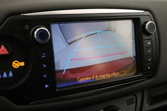 Toyota Yaris (2015) thumbnail 6