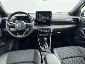 Toyota Yaris (2021) thumbnail 2