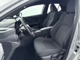 Toyota C-HR (2024) thumbnail 11