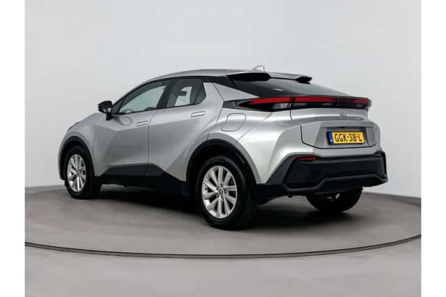 Toyota C-HR (2024) thumbnail 4