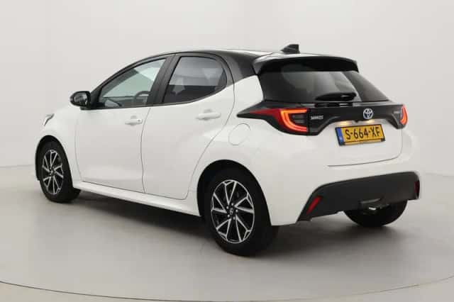 Toyota Yaris (2023) thumbnail 4
