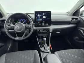 Toyota Yaris (2025) thumbnail 2