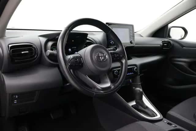 Toyota Yaris (2022) thumbnail 2