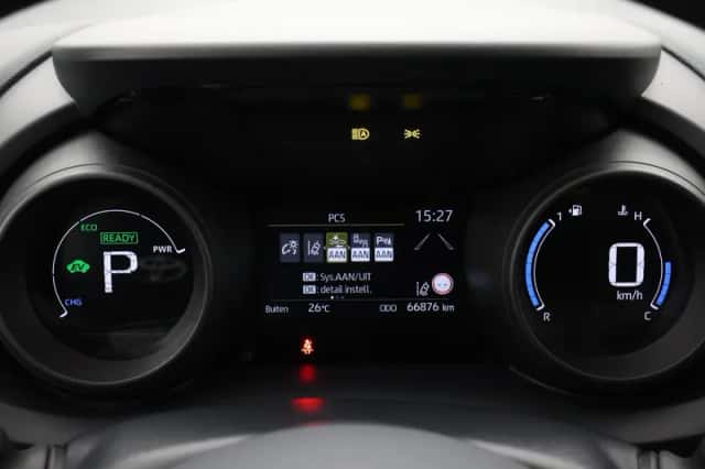 Toyota Yaris (2022) thumbnail 3