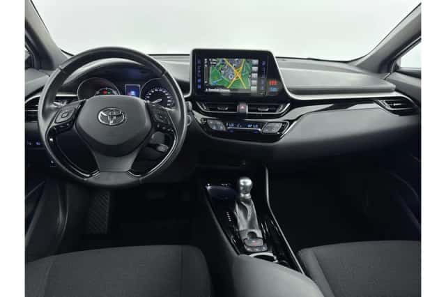 Toyota C-HR (2019) thumbnail 2