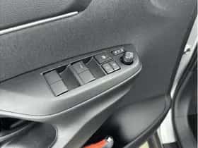 Toyota Yaris Cross (2025) thumbnail 17
