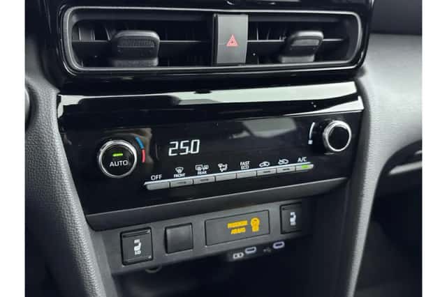 Toyota Yaris Cross (2025) thumbnail 5
