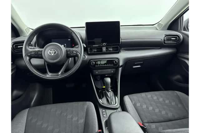 Toyota Yaris (2025) thumbnail 2