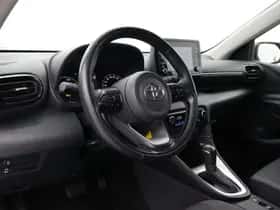 Toyota Yaris (2022) thumbnail 2