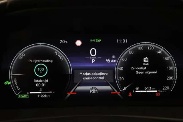 Toyota C-HR (2025) thumbnail 3