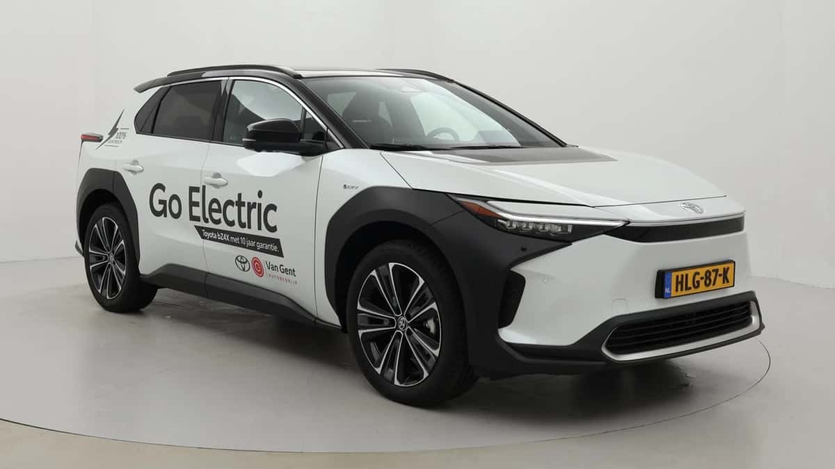 Toyota bZ4X (2025) — foto 1