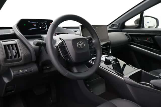 Toyota bZ4X (2025) thumbnail 2