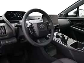 Toyota bZ4X (2025) thumbnail 2
