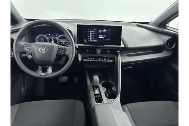 Toyota C-HR (2025) thumbnail 2