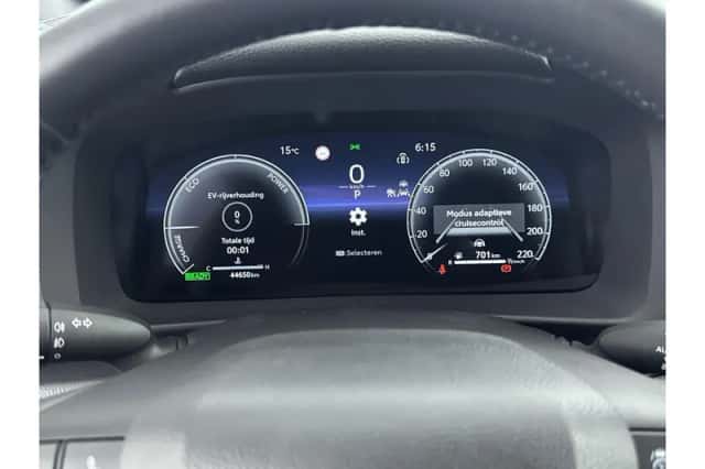 Toyota C-HR (2025) thumbnail 3