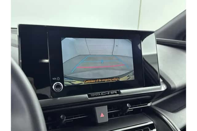 Toyota C-HR (2025) thumbnail 6