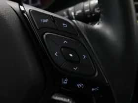 Toyota C-HR (2022) thumbnail 23