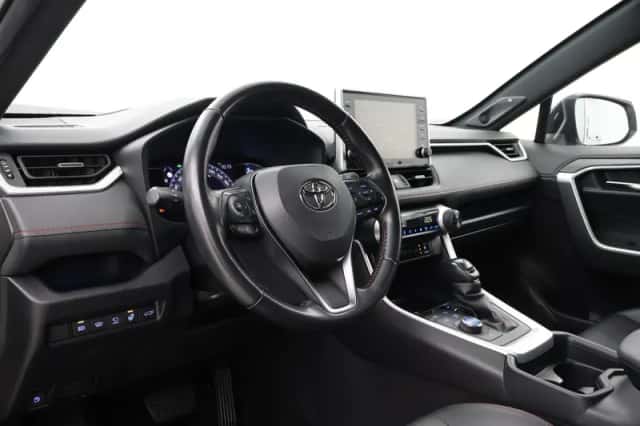 Toyota RAV4 (2022) thumbnail 2
