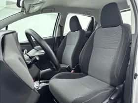 Toyota Yaris (2015) thumbnail 11