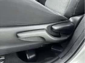 Toyota Yaris (2015) thumbnail 13