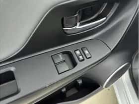 Toyota Yaris (2015) thumbnail 14