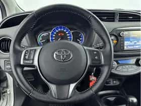 Toyota Yaris (2015) thumbnail 16