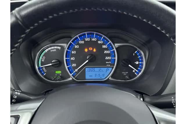 Toyota Yaris (2015) thumbnail 3