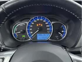 Toyota Yaris (2015) thumbnail 3