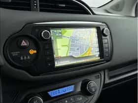 Toyota Yaris (2015) thumbnail 5