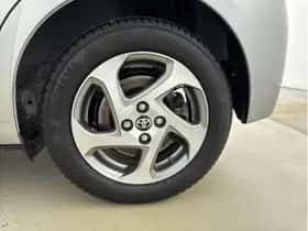 Toyota Yaris (2015) thumbnail 6