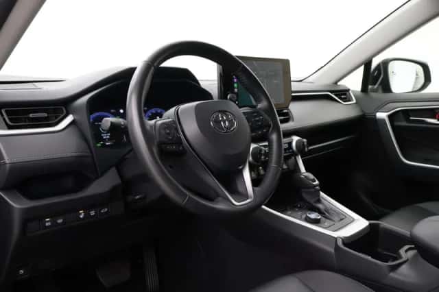Toyota RAV4 (2024) thumbnail 2