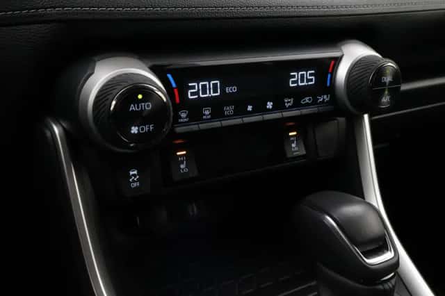 Toyota RAV4 (2024) thumbnail 6