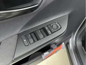 Toyota C-HR (2025) thumbnail 16