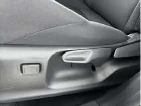 Toyota C-HR (2025) thumbnail 17