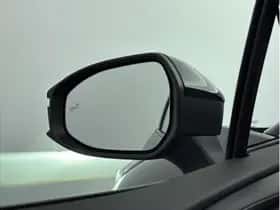 Toyota C-HR (2025) thumbnail 5