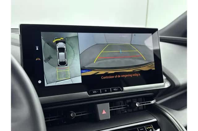 Toyota C-HR (2025) thumbnail 6