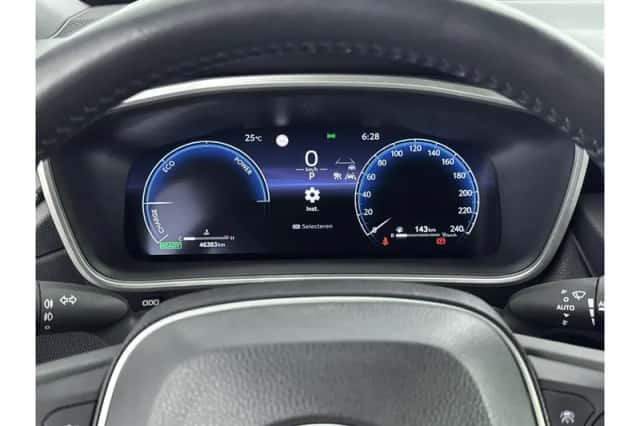 Toyota Corolla (2023) thumbnail 3