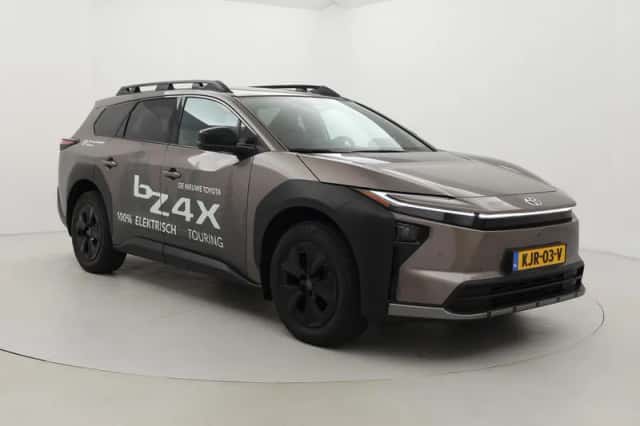 Toyota bZ4X (2026) thumbnail 1