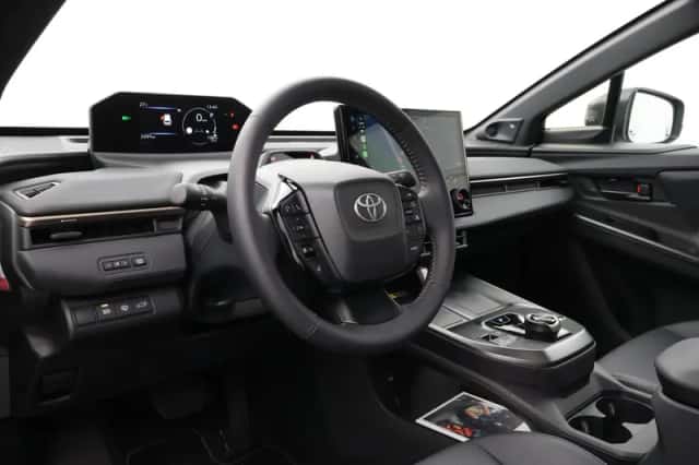 Toyota bZ4X (2026) thumbnail 2